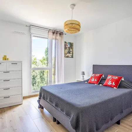 Seaside View-2 By Interhome Daire